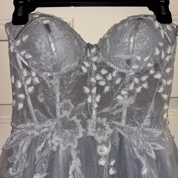 Elegant Strapless Corset Prom Gown in Ice Silver Blue Size 4 - Picture 3 of 7